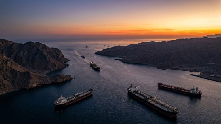 Iran Blinking on Strait of Hormuz: Petraeus Analysis