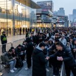 Apple Iphone Duo China Launch Scalpers Surge In Beijing